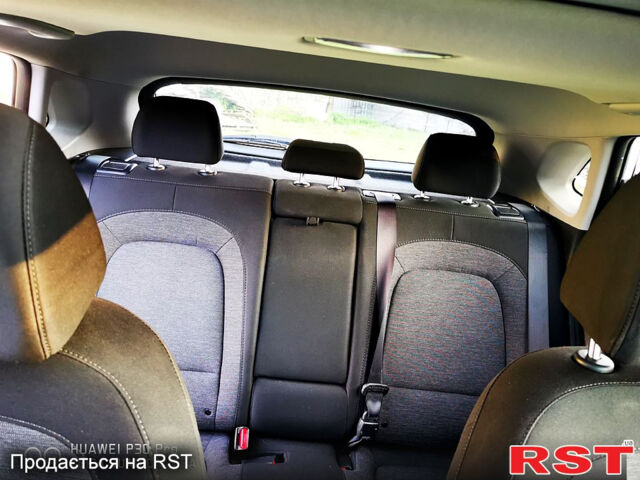 Білий Хендай Kona, об'ємом двигуна 0.15 л та пробігом 120 тис. км за 14250 $, фото 10 на Automoto.ua