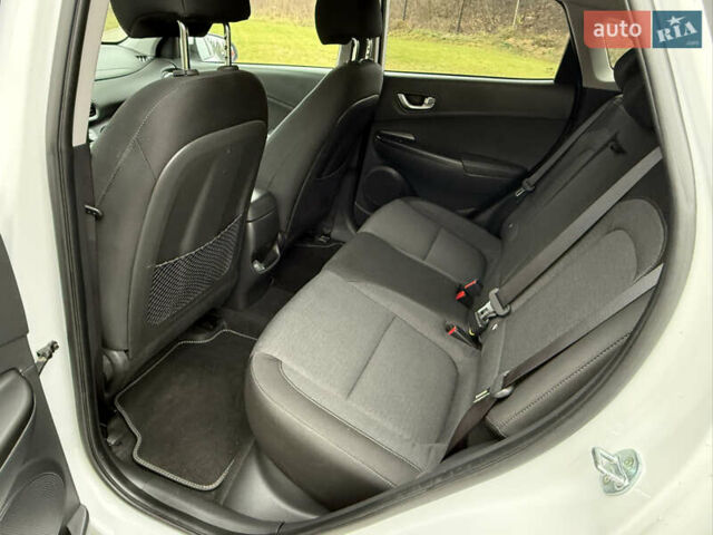 Белый Хендай Kona, объемом двигателя 0 л и пробегом 21 тыс. км за 17200 $, фото 21 на Automoto.ua