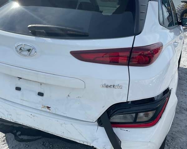 Белый Хендай Kona, объемом двигателя 0 л и пробегом 23 тыс. км за 14900 $, фото 56 на Automoto.ua
