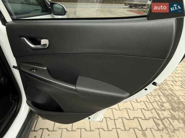 Белый Хендай Kona, объемом двигателя 0 л и пробегом 21 тыс. км за 17200 $, фото 25 на Automoto.ua