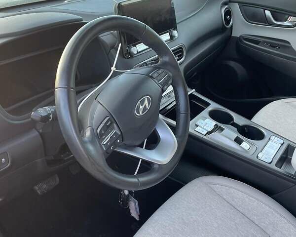 Белый Хендай Kona, объемом двигателя 0 л и пробегом 23 тыс. км за 14900 $, фото 61 на Automoto.ua