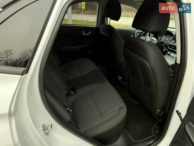 Белый Хендай Kona, объемом двигателя 0 л и пробегом 21 тыс. км за 17200 $, фото 24 на Automoto.ua