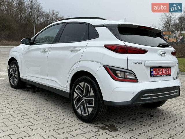 Белый Хендай Kona, объемом двигателя 0 л и пробегом 21 тыс. км за 17200 $, фото 1 на Automoto.ua