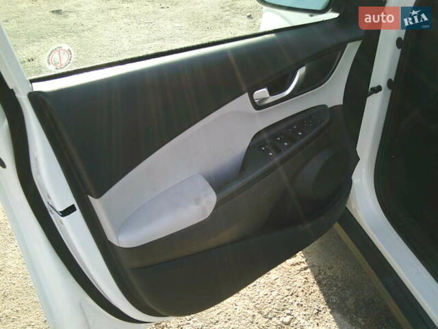 Белый Хендай Kona, объемом двигателя 0 л и пробегом 23 тыс. км за 14900 $, фото 16 на Automoto.ua