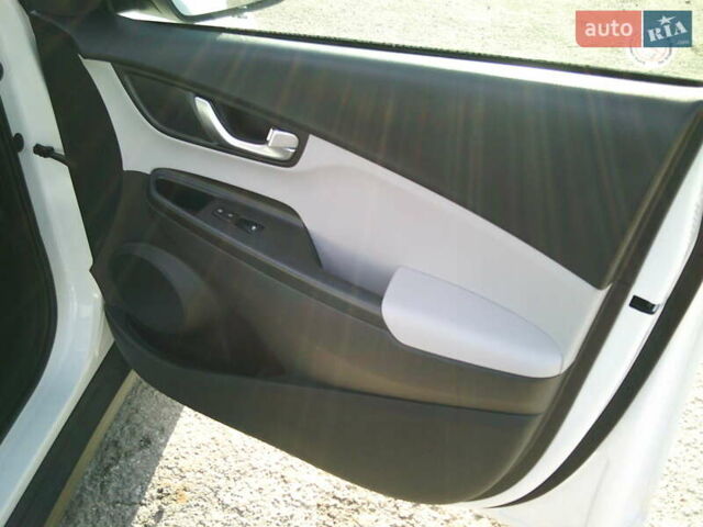 Белый Хендай Kona, объемом двигателя 0 л и пробегом 23 тыс. км за 14900 $, фото 34 на Automoto.ua