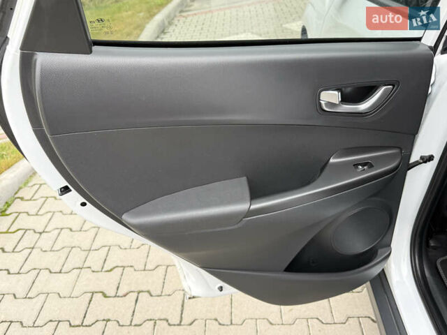 Белый Хендай Kona, объемом двигателя 0 л и пробегом 21 тыс. км за 17200 $, фото 20 на Automoto.ua