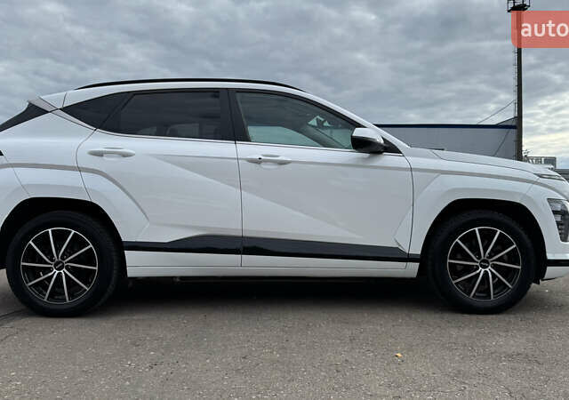 Белый Хендай Kona, объемом двигателя 0 л и пробегом 55 тыс. км за 24300 $, фото 4 на Automoto.ua