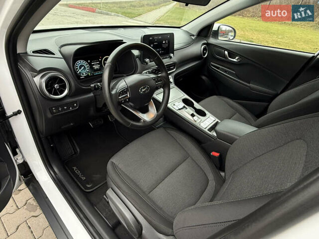 Белый Хендай Kona, объемом двигателя 0 л и пробегом 21 тыс. км за 17200 $, фото 19 на Automoto.ua