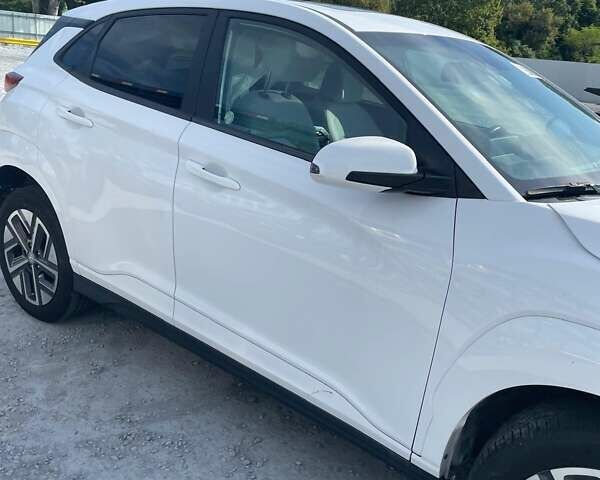 Белый Хендай Kona, объемом двигателя 0 л и пробегом 23 тыс. км за 14900 $, фото 64 на Automoto.ua