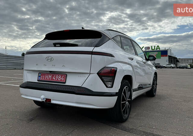 Белый Хендай Kona, объемом двигателя 0 л и пробегом 55 тыс. км за 24300 $, фото 6 на Automoto.ua