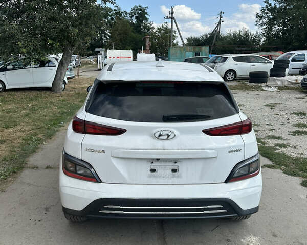 Белый Хендай Kona, объемом двигателя 0 л и пробегом 94 тыс. км за 14999 $, фото 5 на Automoto.ua