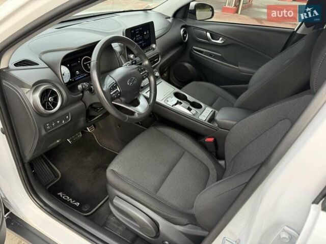 Хендай Kona 2023 у Вінниці на Automoto.ua Білий Хендай Kona, об'ємом двигуна 0 л та пробігом 33 тис. км за 17500 $, фото 5 на Automoto.ua