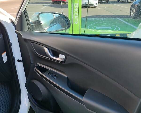 Белый Хендай Kona, объемом двигателя 0 л и пробегом 27 тыс. км за 20998 $, фото 7 на Automoto.ua