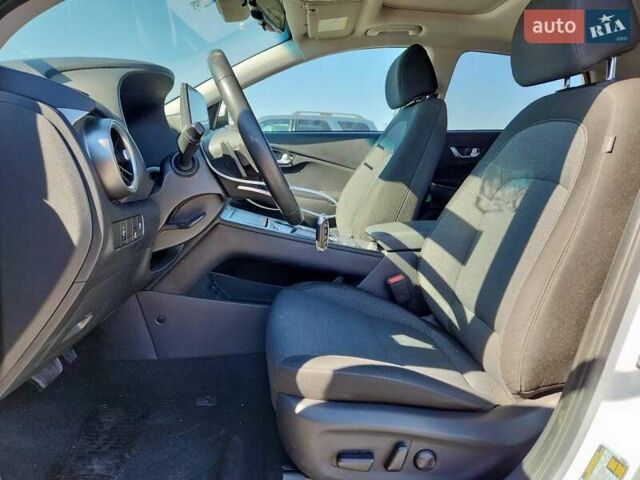 Білий Хендай Kona, об'ємом двигуна 0 л та пробігом 150 тис. км за 4700 $, фото 6 на Automoto.ua