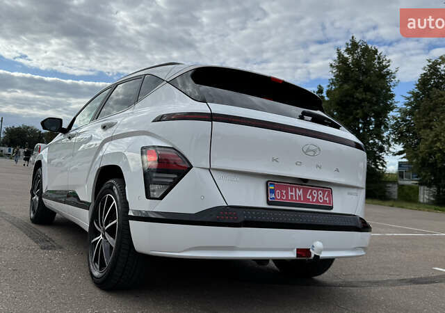 Белый Хендай Kona, объемом двигателя 0 л и пробегом 55 тыс. км за 24300 $, фото 8 на Automoto.ua