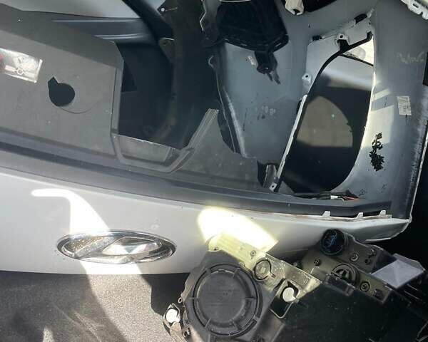 Белый Хендай Kona, объемом двигателя 0 л и пробегом 23 тыс. км за 14900 $, фото 60 на Automoto.ua