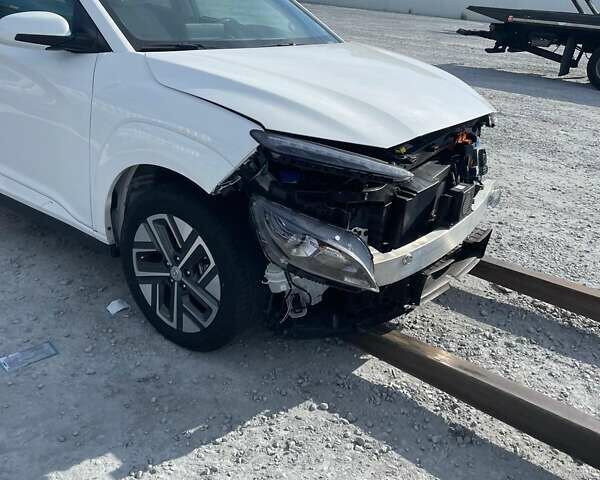 Белый Хендай Kona, объемом двигателя 0 л и пробегом 23 тыс. км за 14900 $, фото 52 на Automoto.ua