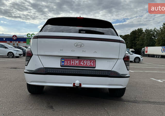 Белый Хендай Kona, объемом двигателя 0 л и пробегом 55 тыс. км за 24300 $, фото 7 на Automoto.ua