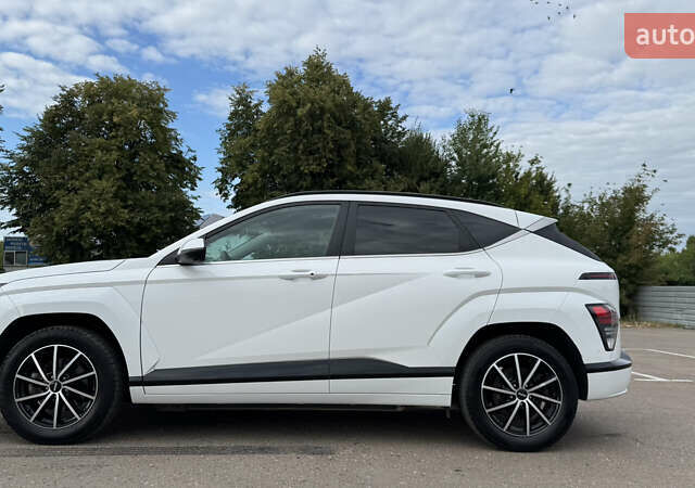 Белый Хендай Kona, объемом двигателя 0 л и пробегом 55 тыс. км за 24300 $, фото 11 на Automoto.ua