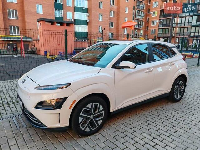 Белый Хендай Kona, объемом двигателя 0 л и пробегом 27 тыс. км за 20998 $, фото 1 на Automoto.ua