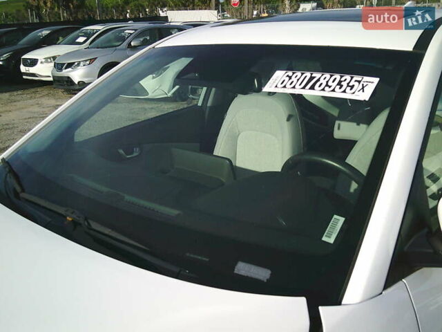 Белый Хендай Kona, объемом двигателя 0 л и пробегом 23 тыс. км за 14900 $, фото 25 на Automoto.ua