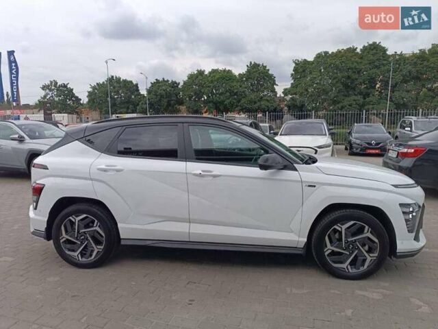 Білий Хендай Kona, об'ємом двигуна 1.58 л та пробігом 8 тис. км за 33700 $, фото 9 на Automoto.ua