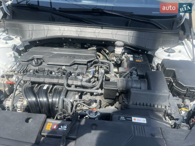 Белый Хендай Kona, объемом двигателя 2 л и пробегом 3 тыс. км за 27500 $, фото 22 на Automoto.ua