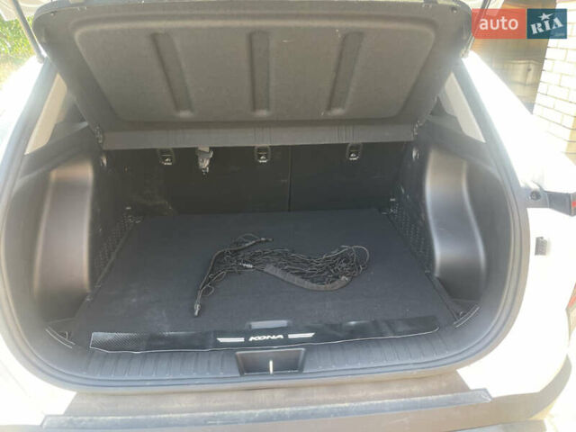 Белый Хендай Kona, объемом двигателя 2 л и пробегом 3 тыс. км за 27500 $, фото 5 на Automoto.ua