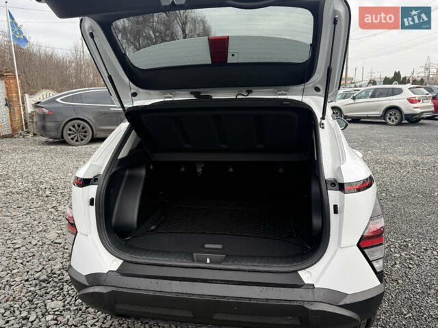 Белый Хендай Kona, объемом двигателя 2 л и пробегом 3 тыс. км за 25999 $, фото 4 на Automoto.ua