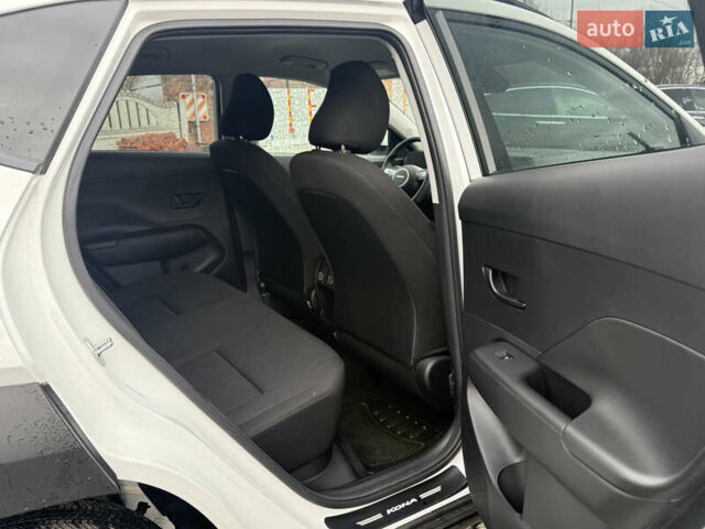 Белый Хендай Kona, объемом двигателя 2 л и пробегом 3 тыс. км за 25999 $, фото 5 на Automoto.ua