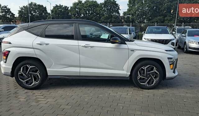 Білий Хендай Kona, об'ємом двигуна 1.58 л та пробігом 8 тис. км за 33700 $, фото 4 на Automoto.ua
