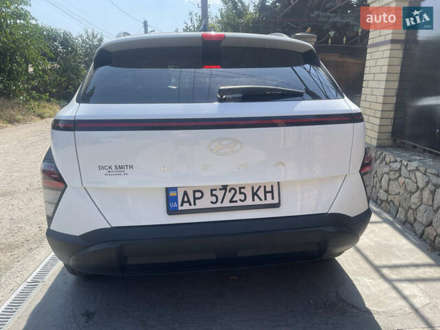 Белый Хендай Kona, объемом двигателя 2 л и пробегом 3 тыс. км за 27500 $, фото 4 на Automoto.ua