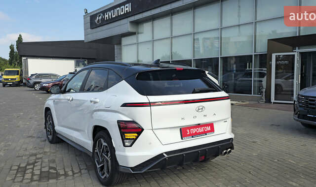 Білий Хендай Kona, об'ємом двигуна 1.58 л та пробігом 8 тис. км за 33700 $, фото 6 на Automoto.ua