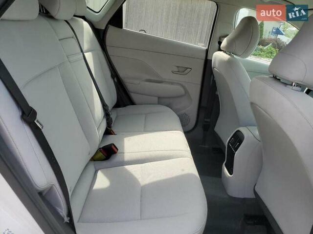 Белый Хендай Kona, объемом двигателя 2 л и пробегом 10 тыс. км за 7400 $, фото 10 на Automoto.ua