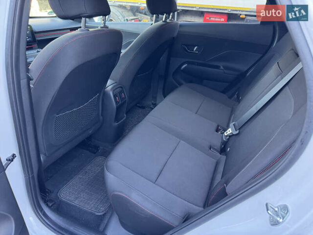 Білий Хендай Kona, об'ємом двигуна 0 л та пробігом 12 тис. км за 24500 $, фото 12 на Automoto.ua