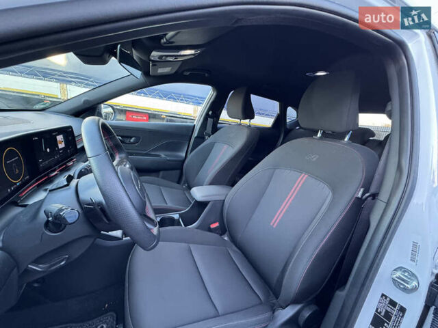 Білий Хендай Kona, об'ємом двигуна 0 л та пробігом 12 тис. км за 24500 $, фото 8 на Automoto.ua