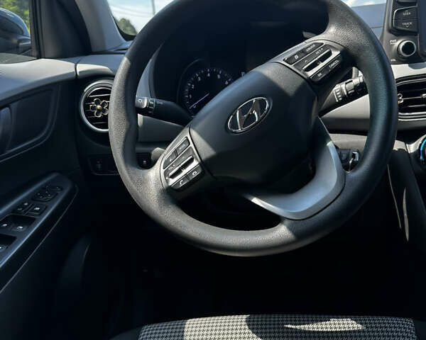 Черный Хендай Kona, объемом двигателя 2 л и пробегом 106 тыс. км за 15000 $, фото 5 на Automoto.ua