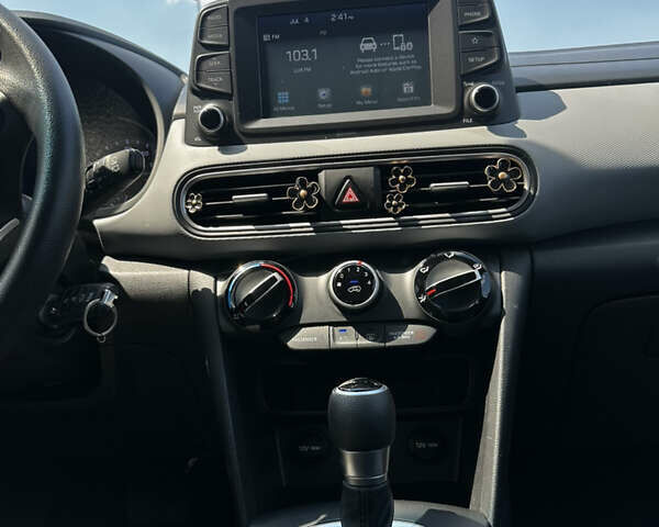 Черный Хендай Kona, объемом двигателя 2 л и пробегом 106 тыс. км за 15000 $, фото 6 на Automoto.ua