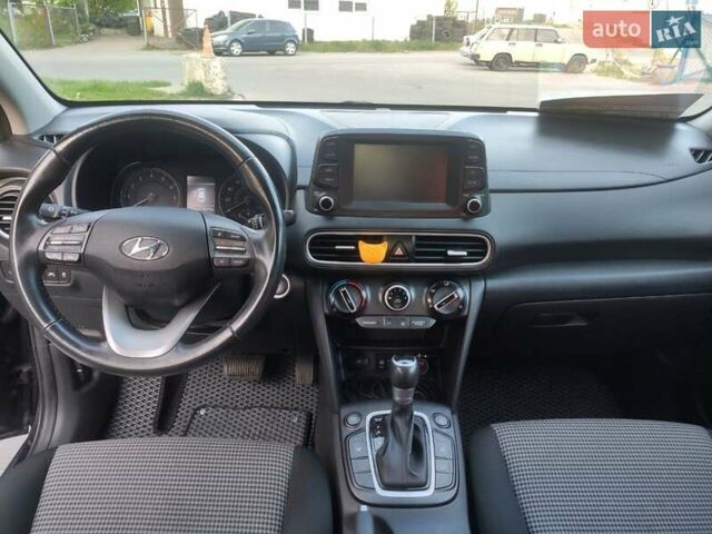Черный Хендай Kona, объемом двигателя 2 л и пробегом 117 тыс. км за 15600 $, фото 5 на Automoto.ua