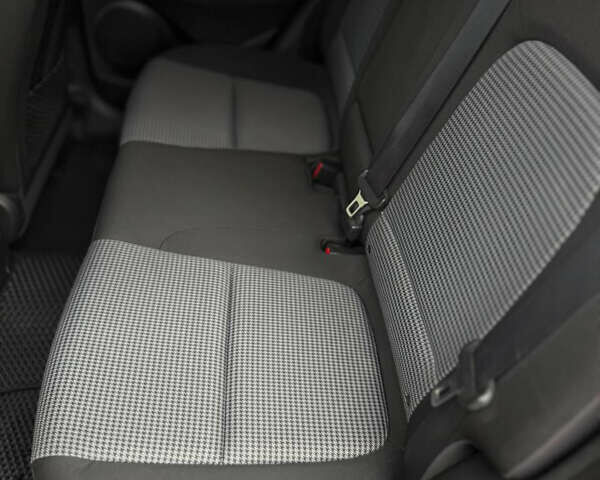 Черный Хендай Kona, объемом двигателя 2 л и пробегом 121 тыс. км за 13699 $, фото 14 на Automoto.ua