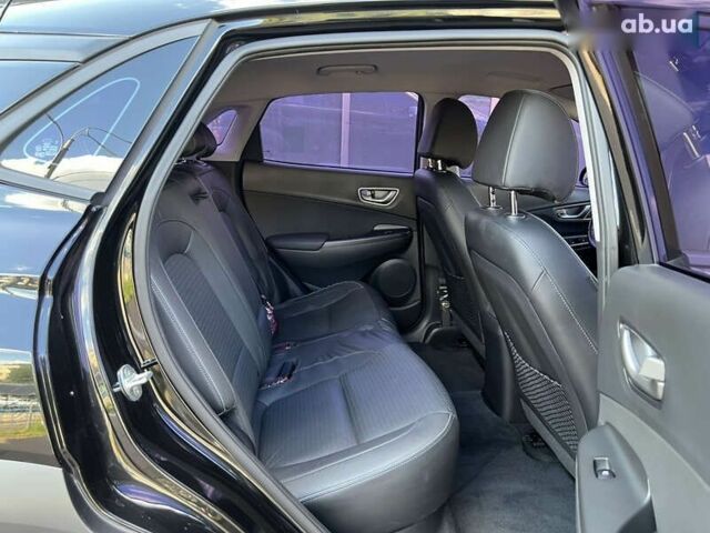 Чорний Хендай Kona, об'ємом двигуна 0 л та пробігом 40 тис. км за 17900 $, фото 27 на Automoto.ua