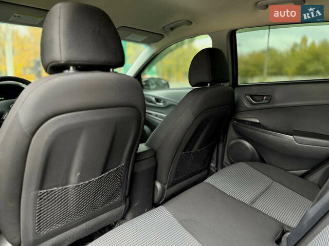 Черный Хендай Kona, объемом двигателя 2 л и пробегом 121 тыс. км за 13699 $, фото 13 на Automoto.ua