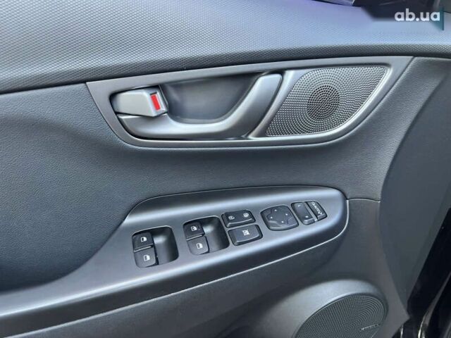 Чорний Хендай Kona, об'ємом двигуна 0 л та пробігом 40 тис. км за 17900 $, фото 18 на Automoto.ua