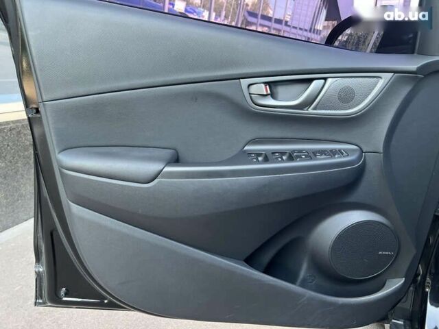 Чорний Хендай Kona, об'ємом двигуна 0 л та пробігом 40 тис. км за 17900 $, фото 17 на Automoto.ua