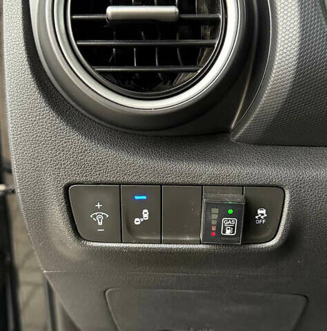 Черный Хендай Kona, объемом двигателя 2 л и пробегом 121 тыс. км за 13699 $, фото 32 на Automoto.ua