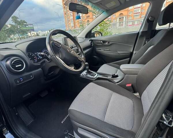 Чорний Хендай Kona, об'ємом двигуна 2 л та пробігом 70 тис. км за 17800 $, фото 2 на Automoto.ua