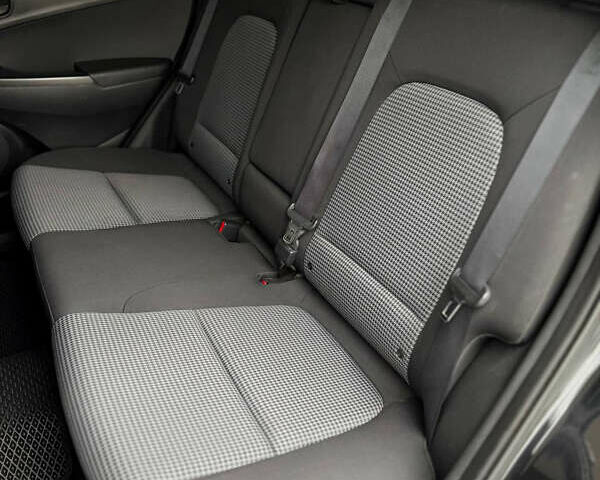 Черный Хендай Kona, объемом двигателя 2 л и пробегом 121 тыс. км за 13699 $, фото 15 на Automoto.ua