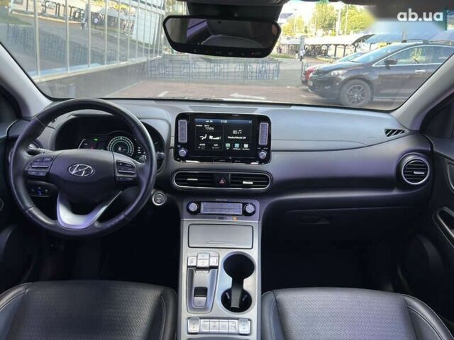 Чорний Хендай Kona, об'ємом двигуна 0 л та пробігом 40 тис. км за 17900 $, фото 24 на Automoto.ua