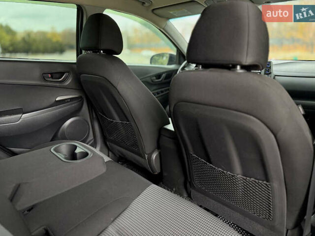 Черный Хендай Kona, объемом двигателя 2 л и пробегом 121 тыс. км за 13699 $, фото 18 на Automoto.ua