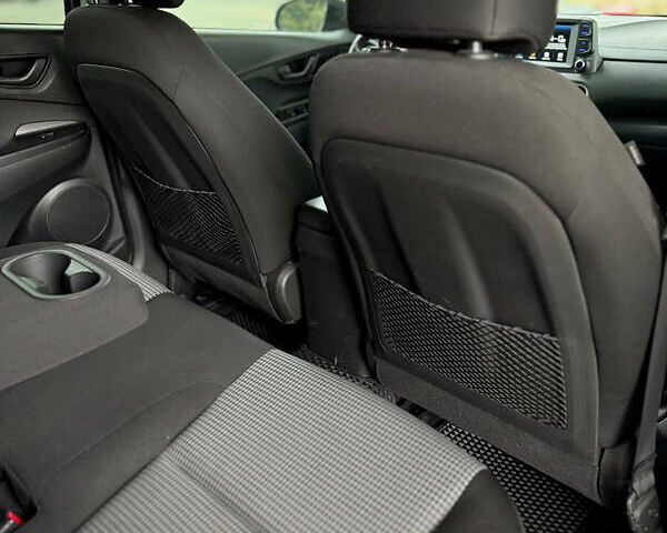 Черный Хендай Kona, объемом двигателя 2 л и пробегом 121 тыс. км за 13699 $, фото 17 на Automoto.ua